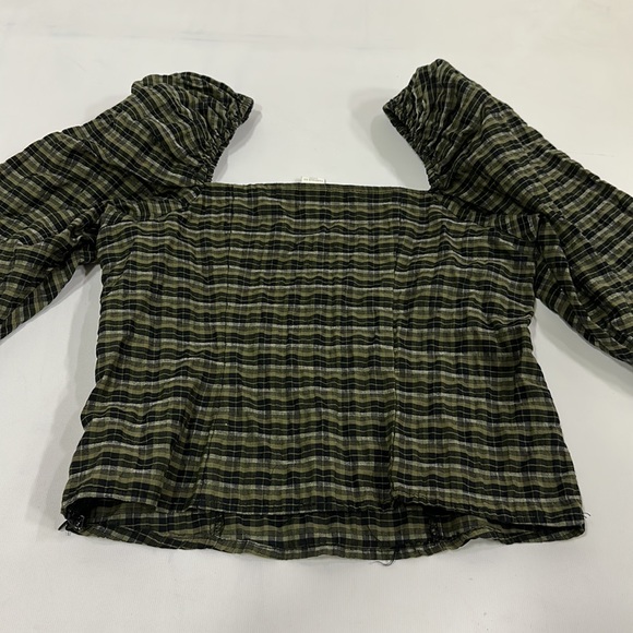 H&M Pleated Crop Top - Picture 3 of 3